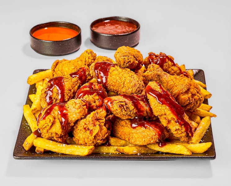 The Classic Snob Combo — 8 wings with fries and a drink